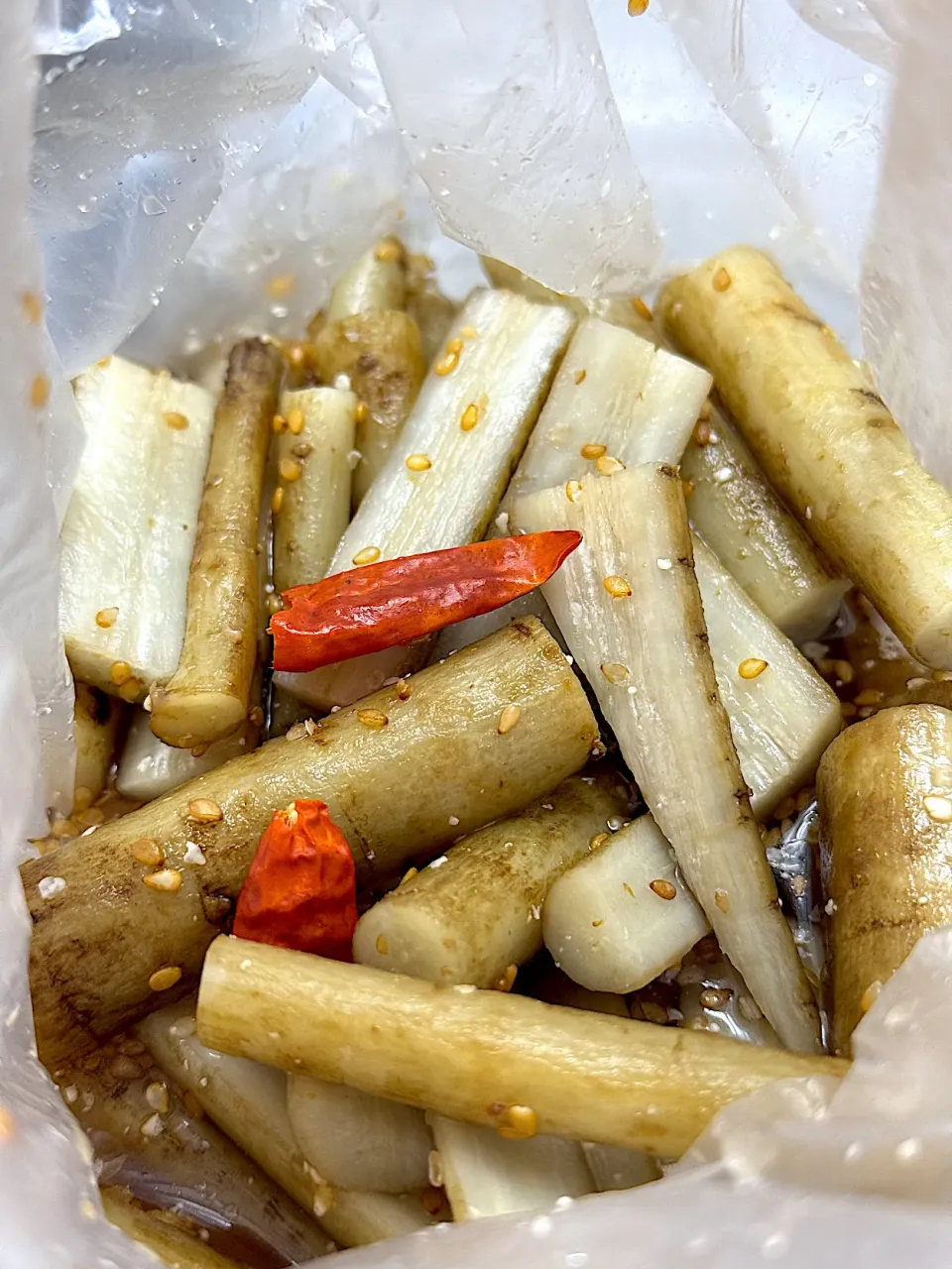 morimi32さんの料理 ごぼうのピリ辛白だし漬け|morimi32さん