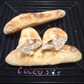 Snapdishの人気料理写真:朝日が似合うシリーズ・全粒粉の甘納豆入り発酵バターフィセル✨