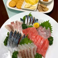 今日おつまみのお刺身と、世界のチーズ|あささん