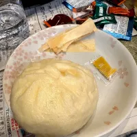 朝ごはんは、551の豚まん😋|すかラインさん