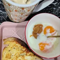 🌞Good morning breakfast butter toast with soft eggs peanut butter dip and latte 😋🥚🥚🍞🥜☕❤️| 🍒lynnlicious🍒さん
