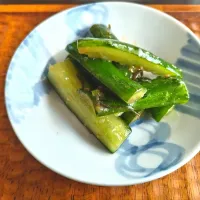 シンプル・簡単！きゅうりの豆板醤塩昆布和え|vege食堂さん