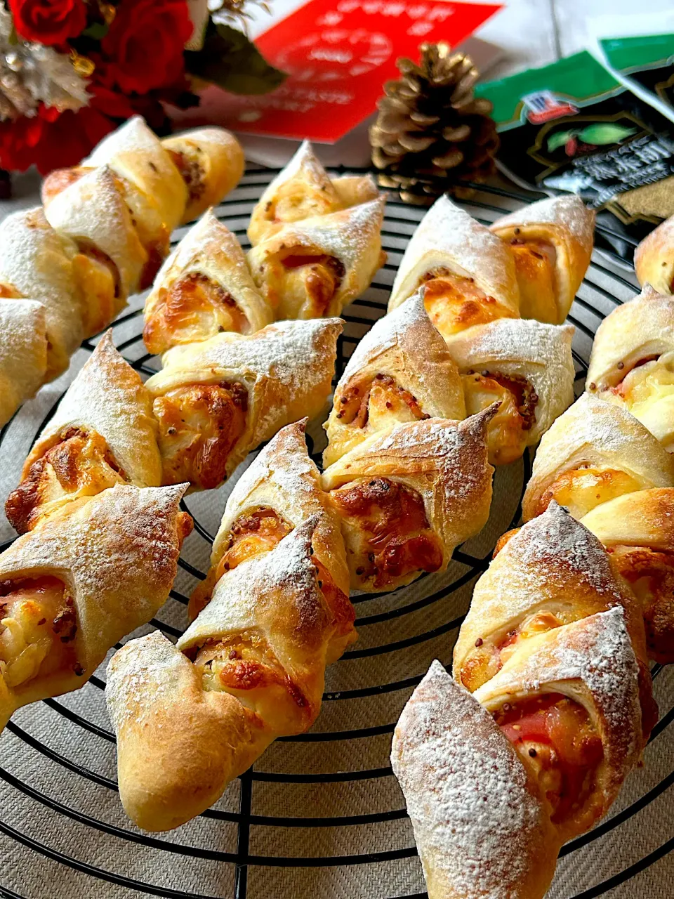 【ユウキ世界の食卓探検隊🌏】完熟赤胡椒 de ベーコンエピ|まなまな♡さん