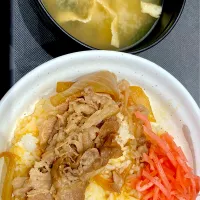 Wで選べる玉子かけご飯生玉子（ミニ牛皿）350円|すくらんぶるえっぐさん