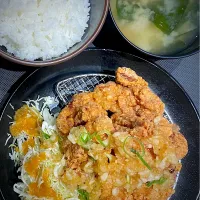 からあげ8個定食 820円| すくらんぶるえっぐさん