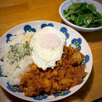 そぼろと豆のトマトカレー煮と、ベビーリーフのサラダ| もえさん