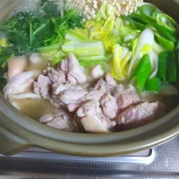 貝出汁の緑鍋🍲お初の貝出汁✨美味しいかな?〆はラーメンで🤗| rikako♪。.:＊さん