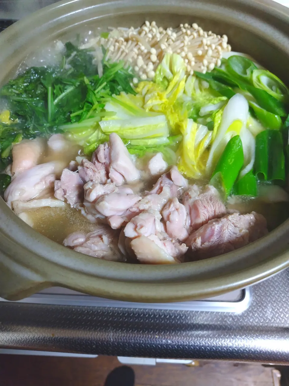 貝出汁の緑鍋🍲お初の貝出汁✨美味しいかな?〆はラーメンで🤗|rikako♪。.:＊さん