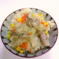 鍋の残りだし汁でリメイク炊き込みご飯。昨夜の残りのホタテと牡蠣、蛤の貝出汁を使って炊き込みご飯を作りました☺　　　　　　　　　　　　美味しすぎて3合が一瞬で消えました(^_^;)| mamedaifukuさん