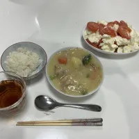 晩御飯☆カプレーゼサラダ☆クリームシチュー| Saharaさん