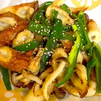 ちくわ、キノコ、ピーマンのきんぴら。ある物入れて炒めただけ😅炒め料理大好き♡|abekoさん