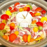 白菜ミルフィーユ鍋とカマンベール　　　　　　　ミニトマトでカラフルに😊|mokoさん