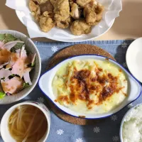 🌛*゜マカロニグラタン / 唐揚げ / サラダ / コンソメスープ|Ayakaさん