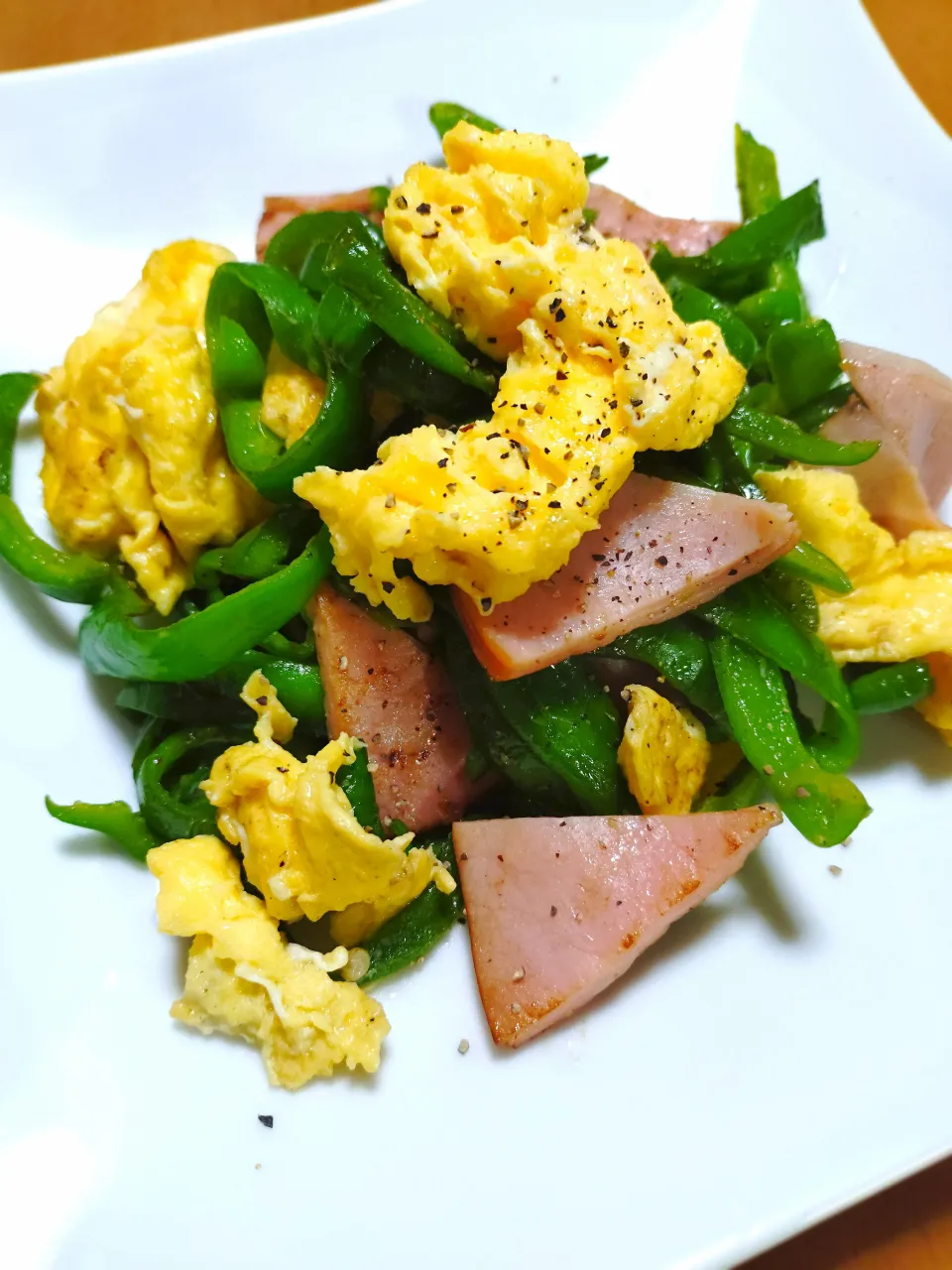 ピーマンと卵とハムの炒め|はるみさん