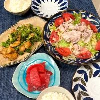 ブロッコリーと胸肉のバター醤油炒め、　　　　ラーメンサラダ、漬物|kekekeさん