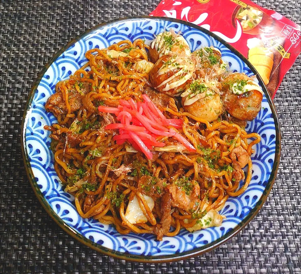 お祭りの屋台風焼きそば＆たこ焼き♪ムスコの置きランチ|からあげビールさん