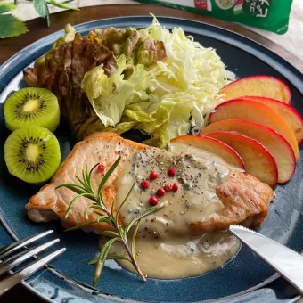 Snapdishの人気料理写真:ゴルゴンゾーラピカンテde豚肉＆リンゴソテー