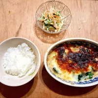鶏肉とほうれん草のグラタン　水菜と蓮根ツナ中華サラダ|kazさん