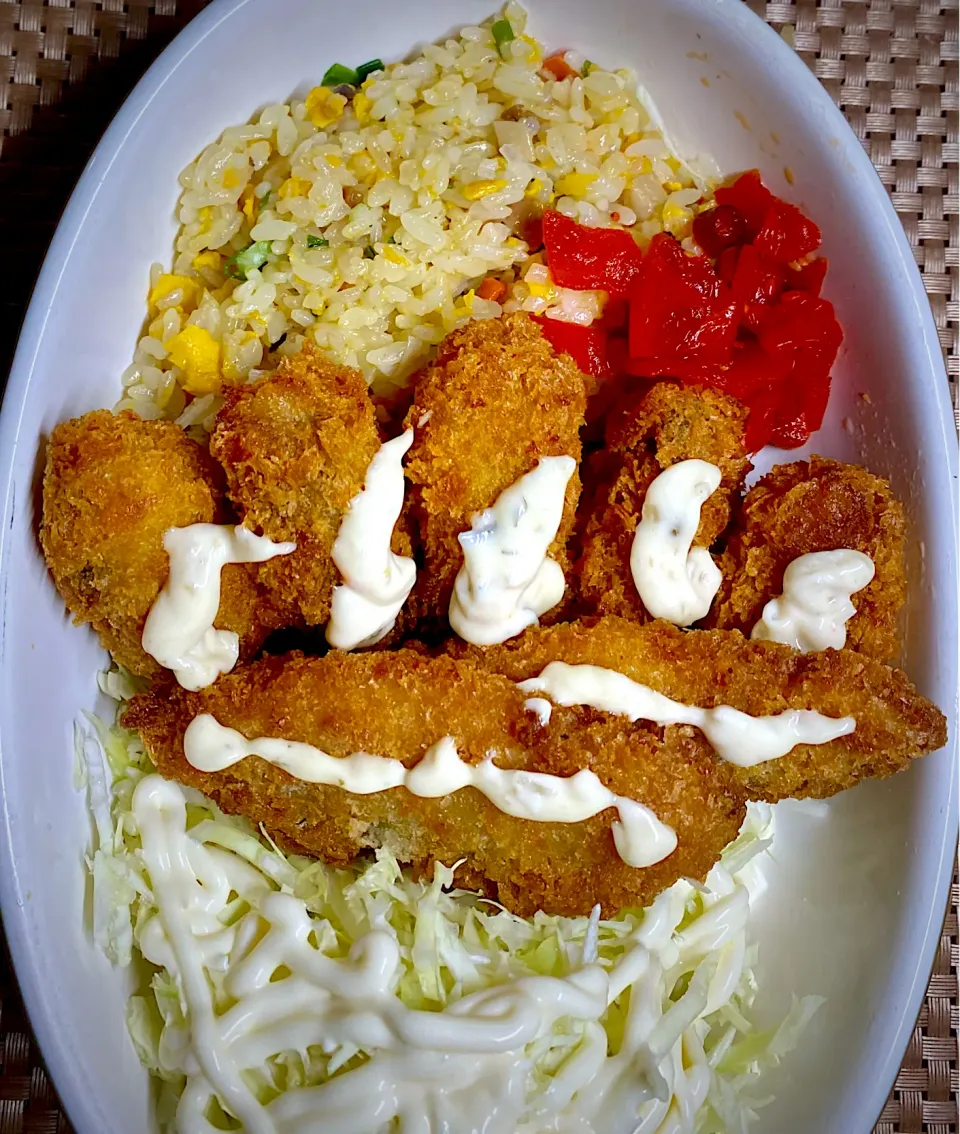 牡蠣フライと炒飯|すくらんぶるえっぐさん
