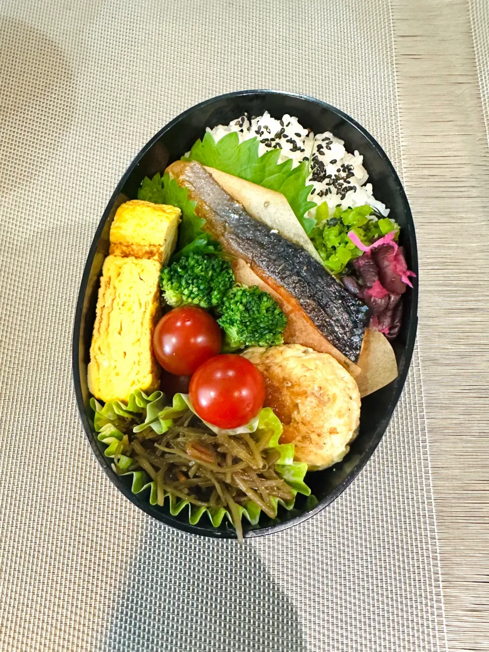鳥つくねと焼鮭のお弁当|kazuさん