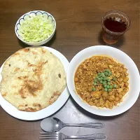 今日の晩ご飯　キーマ＆チャナマサラ（鶏ひきとひよこ豆のカレー）、コールスロー、ナン　明日から出社だ！頑張るぞー！|なびさん