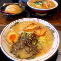 白馬童子 「塩とんこつラーメン」対面の息子は「醤油とんこつ大盛り」と「炒飯」| Hiro Yanさん