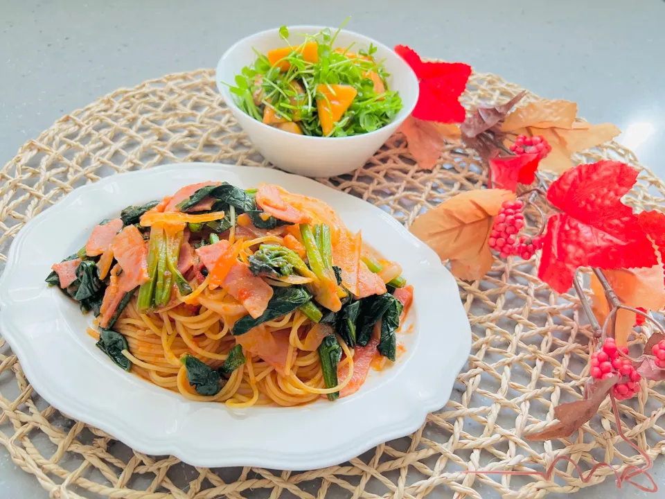 「ほうれん草のトマトパスタ＆柿と豆苗のナムル」|バシュランさん