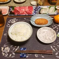 鉄火巻き、本鮪中トロ入り切り落とし、あかいか食べ比べ盛り合わせ、国産紅ずわいがに入りクリームコロッケ、沢庵、六条麦茶、みかん(夕飯)| enarinさん