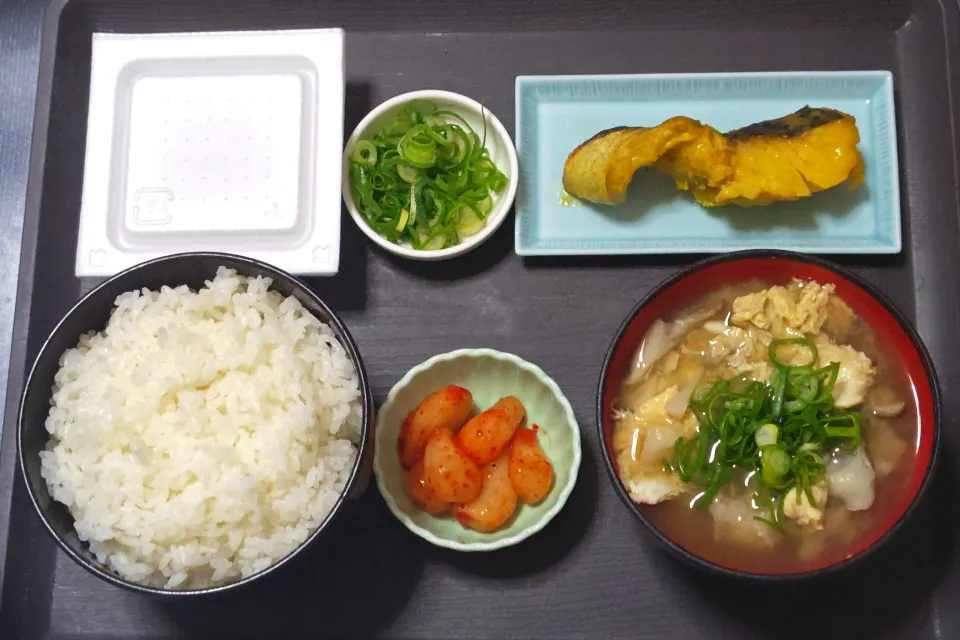 今日の朝ごはん（ごはんは新米・千葉県産コシヒカリ、真鱈の西京漬、納豆、舞茸と卵のみそ汁、岩下のらっきょうキムチ）|Mars＠釜飯作り研究中さん