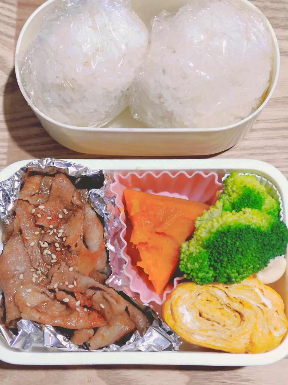 高校生運動部弁当（おにぎり２つ、おかず数品）、豆乳、ヨーグルト|rinchusさん