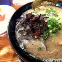 【2004年創業】 
博多長浜らーめん ぼたん 大塚本店
ラーメン (麺の固さ：やわ、950円) 
＋明太ごはん (少なめ、350円) 
@大塚2分 
(JR板橋駅から徒歩22分)
25338
〈醤167塩55噌󠄀25タ11昆9出16 F18冷27混5つ3焼1ポ1〉