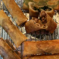 朝から春巻きを作ったわ😊今日は美容院💇‍♀️に行くので、バタバタしてます。牡蠣の春巻きと普通の春巻き。牡蠣はやっぱり私の中では、カキフライと牡蠣ご飯と牡蠣のお味噌汁が好きかなぁー。|tamemitiさん