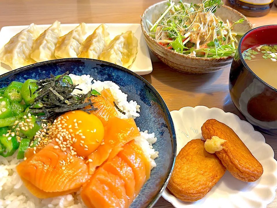 サーモン丼メインの夕飯|yukopunさん