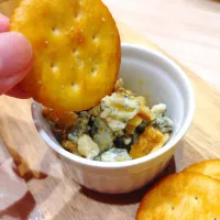 ゴルゴンゾーラとくるみとメープルのカナッペ|あゆみ│ハレシピさん