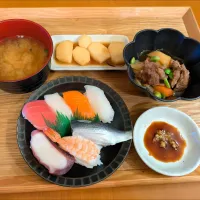 ☆お寿司　☆肉じゃが　☆長芋バター醤油　☆しじみ味噌汁|chikakoさん