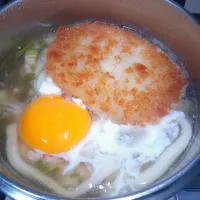 生タマゴ乗せ豚すき風とろみ付きコロッケうどん| darkbaronさん