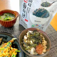 韓国土産のかける韓国海苔🇰🇷でご飯🍚がいけるね😆