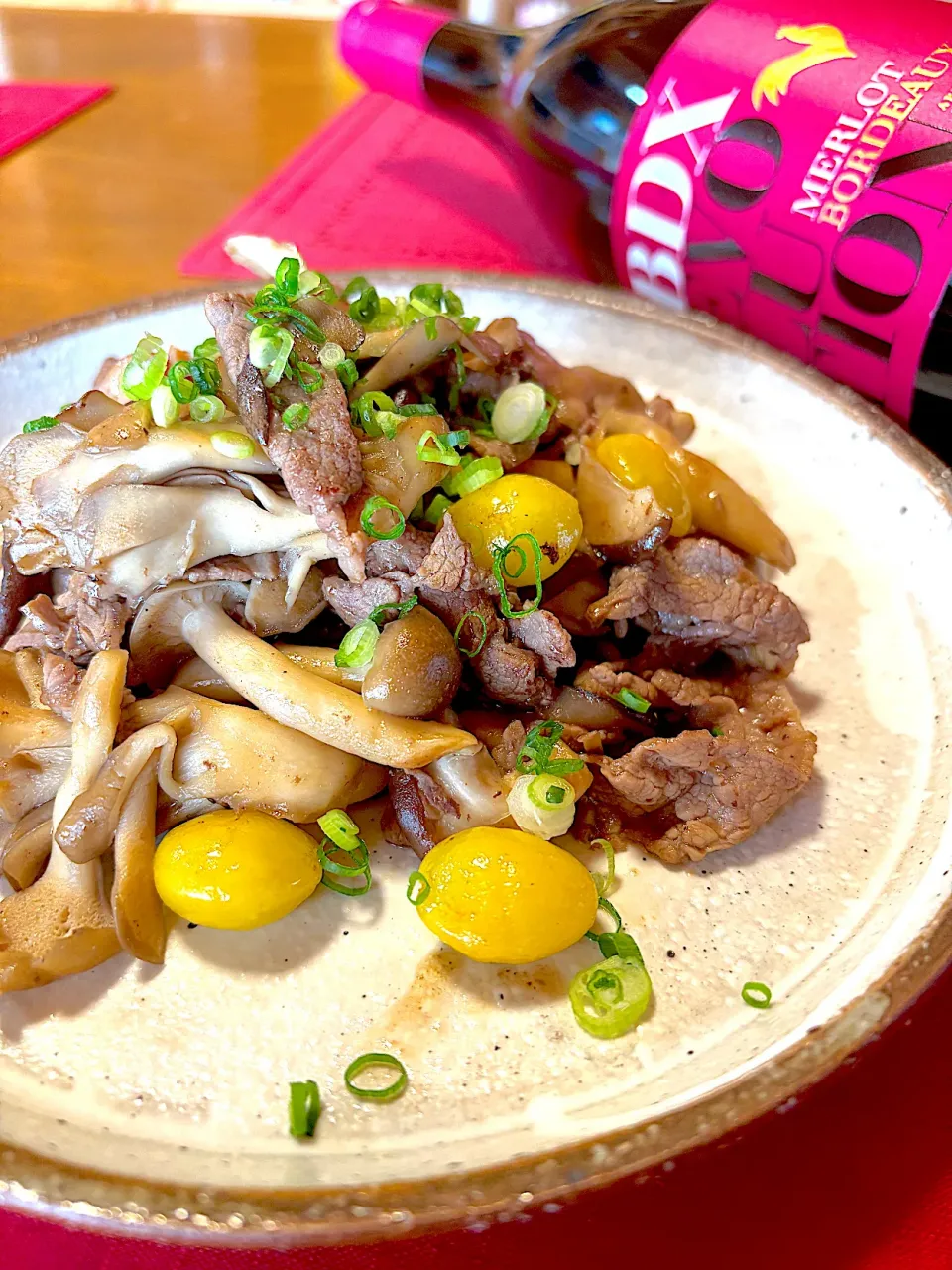 牛肉とたっぷりきのこのオイスター炒め🍄|おかちさん