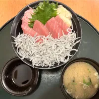 今回の伊勢奈良旅の最後は伊丹空港での海鮮丼でした。|Tenさん