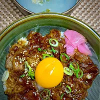 焼肉丼|すくらんぶるえっぐさん