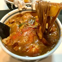 今夜は、かつおこんぶだし、酒に薄口醤油で出汁を作り、
ジャワカレー(辛口)のカレーそば|Takeshi  Nagakiさん