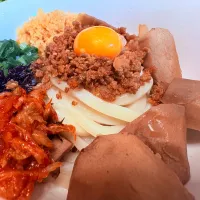 汁なし鶏そぼろ混ぜうどん里芋の煮っころがし添え|マニラ男さん