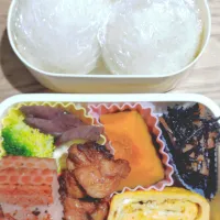 高校生運動部弁当（おにぎり２つ、おかず数品）、豆乳、ヨーグルト|rinchusさん