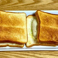 ☆コロッケチーズトーストサンド|まぁたんさん