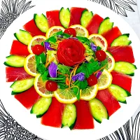 まぐろときゅうりのクリスマスカラーサラダ|まめもにおさん