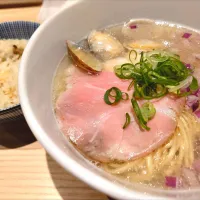 【2025年11月創業】 
【年内営業時間：17時~翌7時】
貝出汁中華そば くらむ 歌舞伎町
くらむそば あさりほたて 塩 (1,050円) 
＋貝のまぜごはん小 (230円) 
@新宿三丁目分 
(JR新宿駅から徒歩7分)
25340
〈醤167塩56噌󠄀25タ12昆9出16 F18冷27混5つ3焼1ポ1〉|大脇さん