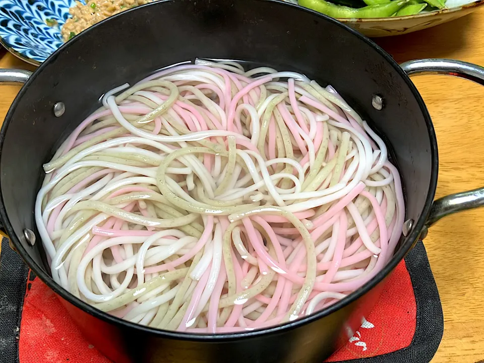 幻のうどんと呼ばれてる五島うどんで釜揚げうどん プレーン ワカメ 梅干し|🐈⸒⸒⸒⸒つるのダンス🐈🐾さん