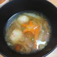 ちょびっとクリスマスっぽいみそ汁(*´艸`)| ぽんすけさん