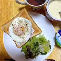 目玉焼きトースト🍳|akkoさん