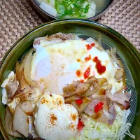 🐷豚の生姜焼き丼| すくらんぶるえっぐさん